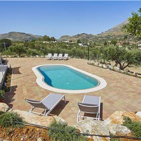 4 bedroom villa with pool, Castellammare del Golfo, sleeps 8-9